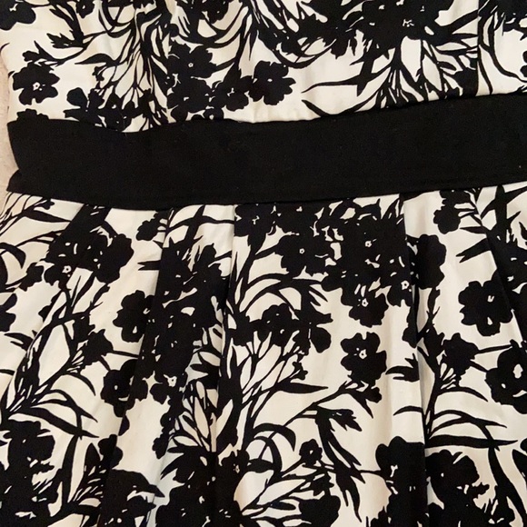 Summer dress - Picture 2 of 5